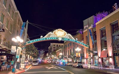 San Diego City Lights night trolley tour